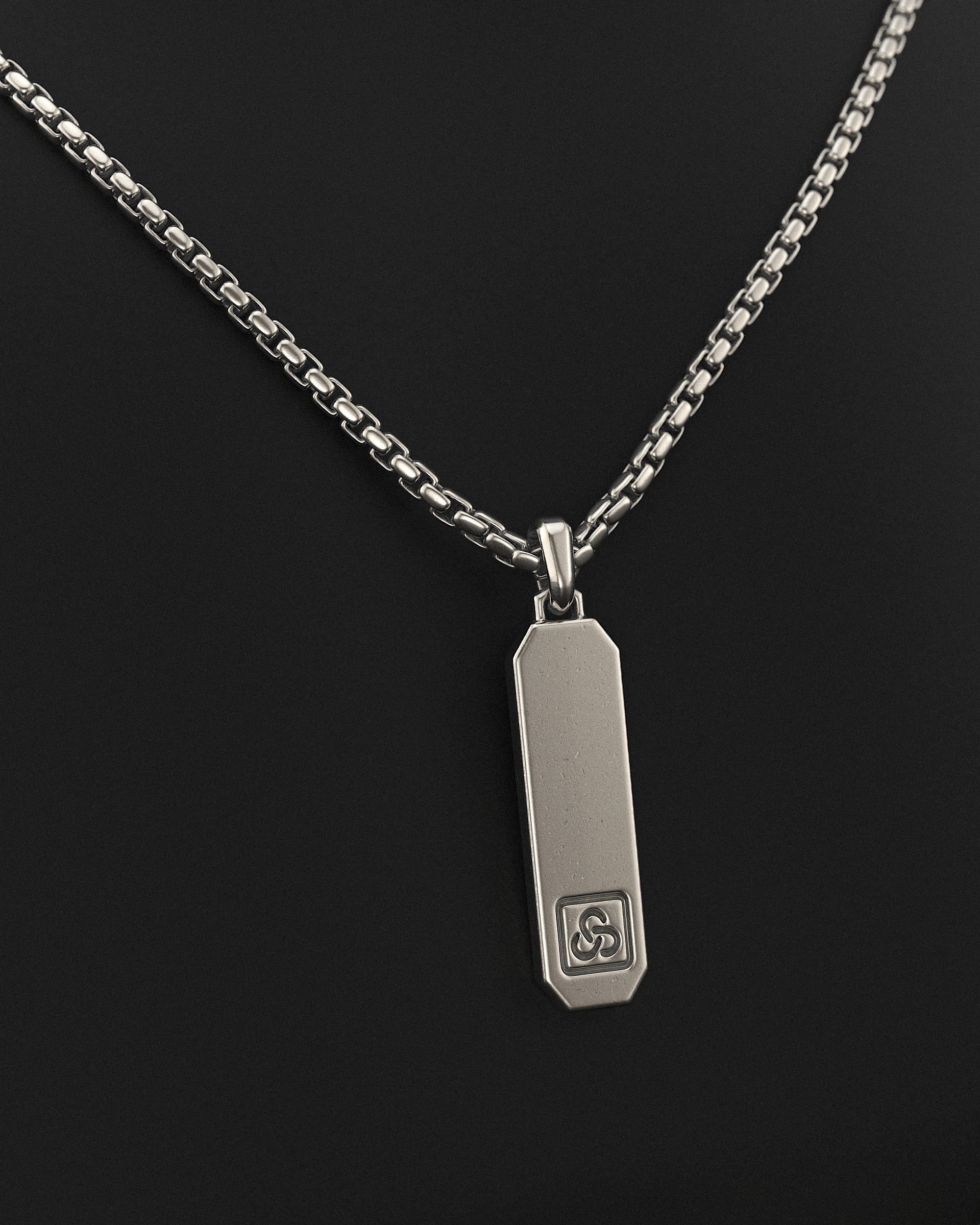 Signature Pendant + Round Box Chain