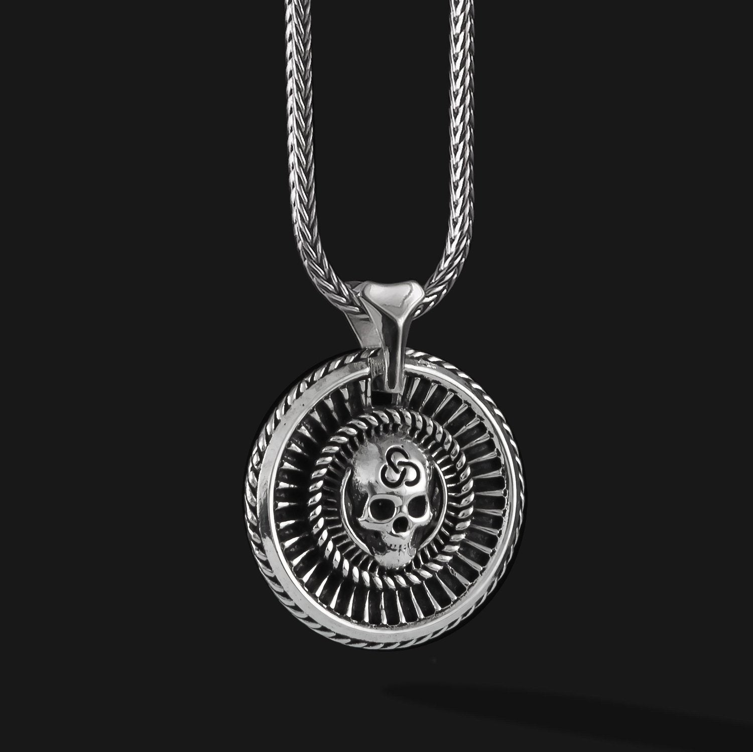 https://seekers.shop/cdn/shop/products/skull-silver-pendant-pendant-seekers-luxury.jpg?v=1670065847